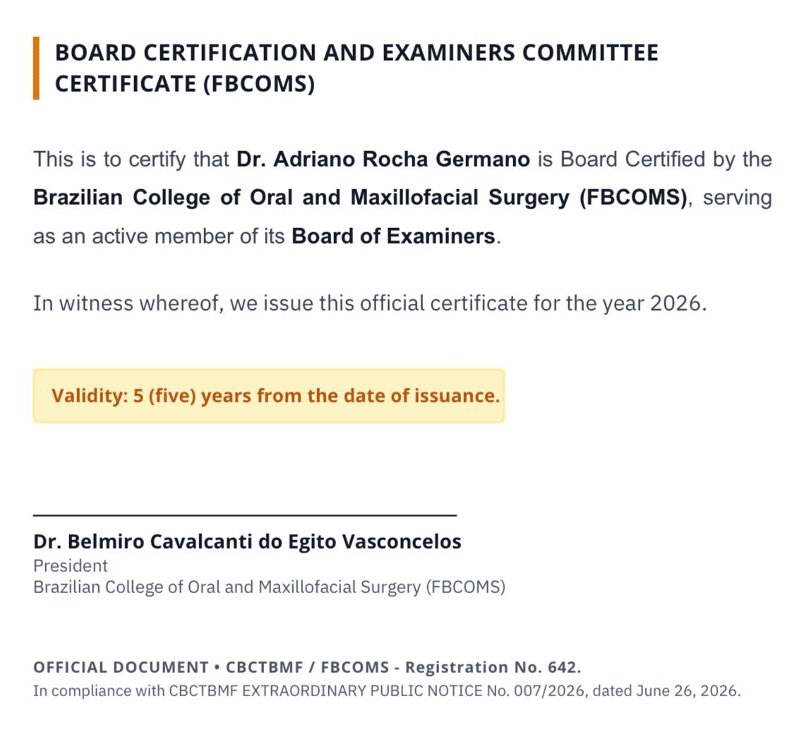 Certificado de 2026: Dr. Adriano Rocha Germano, certificado pelo Board e membro ativo da banca de examinadores do Colégio Brasileiro de CTBMF (FBCOMS).